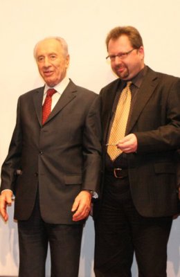 peres-safe-comms-pic2.jpg