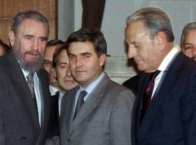 Fidel-Castro-y-Americo-Amorim-a-la-derecha.-Portugal-1998.jpg