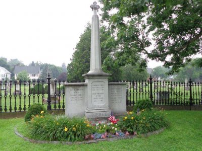 piercegravesite3.jpg