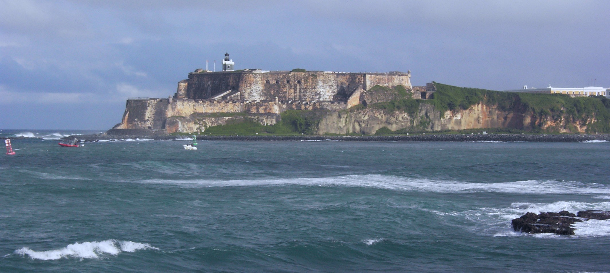 San_Felipe_del_Morro_view_across_bay.jpg