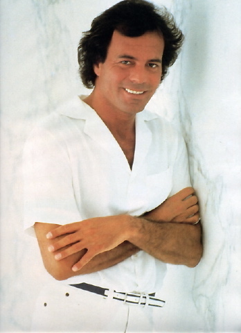 Julio-julio-iglesias-14007642-348-480.jpg