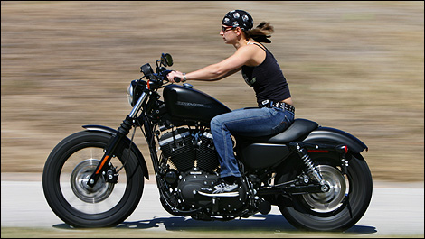 2009-harley-883-iron-i14.jpg