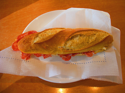 bocadillo-de-chorizo.jpg