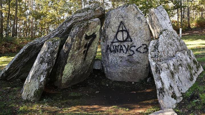 dolmen-vigo-graffiti.jpg