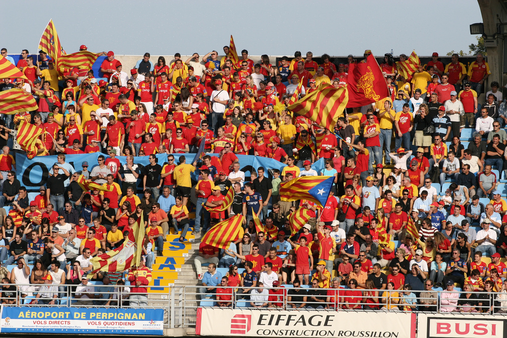 Perpignan_rugby_catalan_flags.jpg