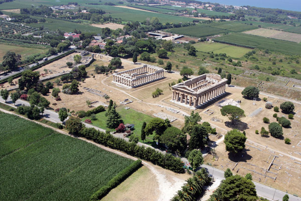 paestum_templi_aerea_big.jpg