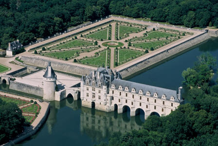 vue_aerienne_chenonceau300.jpg