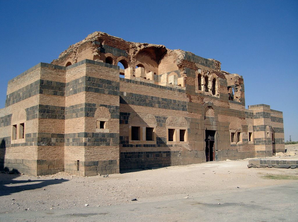 Qasr_Ibn_Wardan,_Syria.jpg