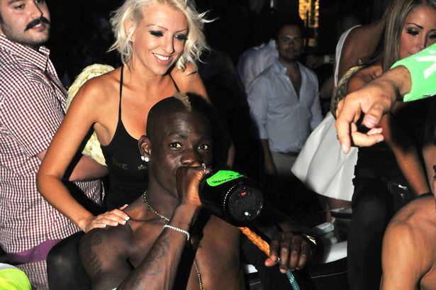 Mario%20Balotelli%20has%20some%20fun%20in%20Saint%20Tropez%20at%20the%20world%20famous%20club%20the%20VIP%20Room-1136853