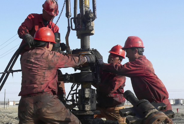 Oil-Field-Workers.jpg