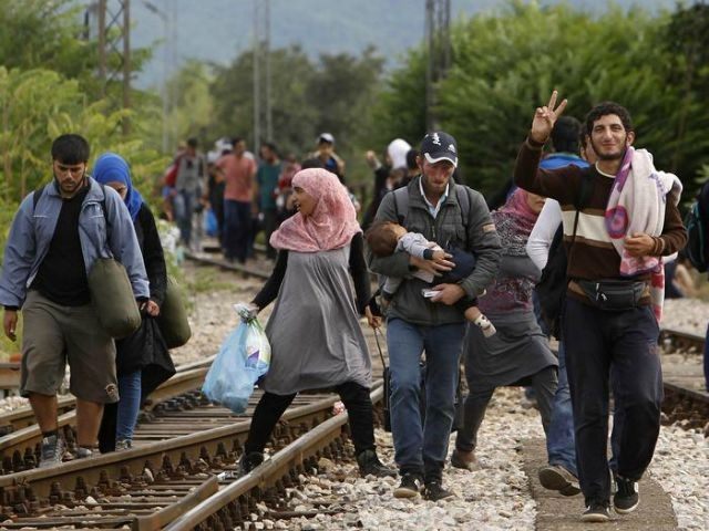 immigrants-cross-into-Macadonia-ap-640x480.jpg