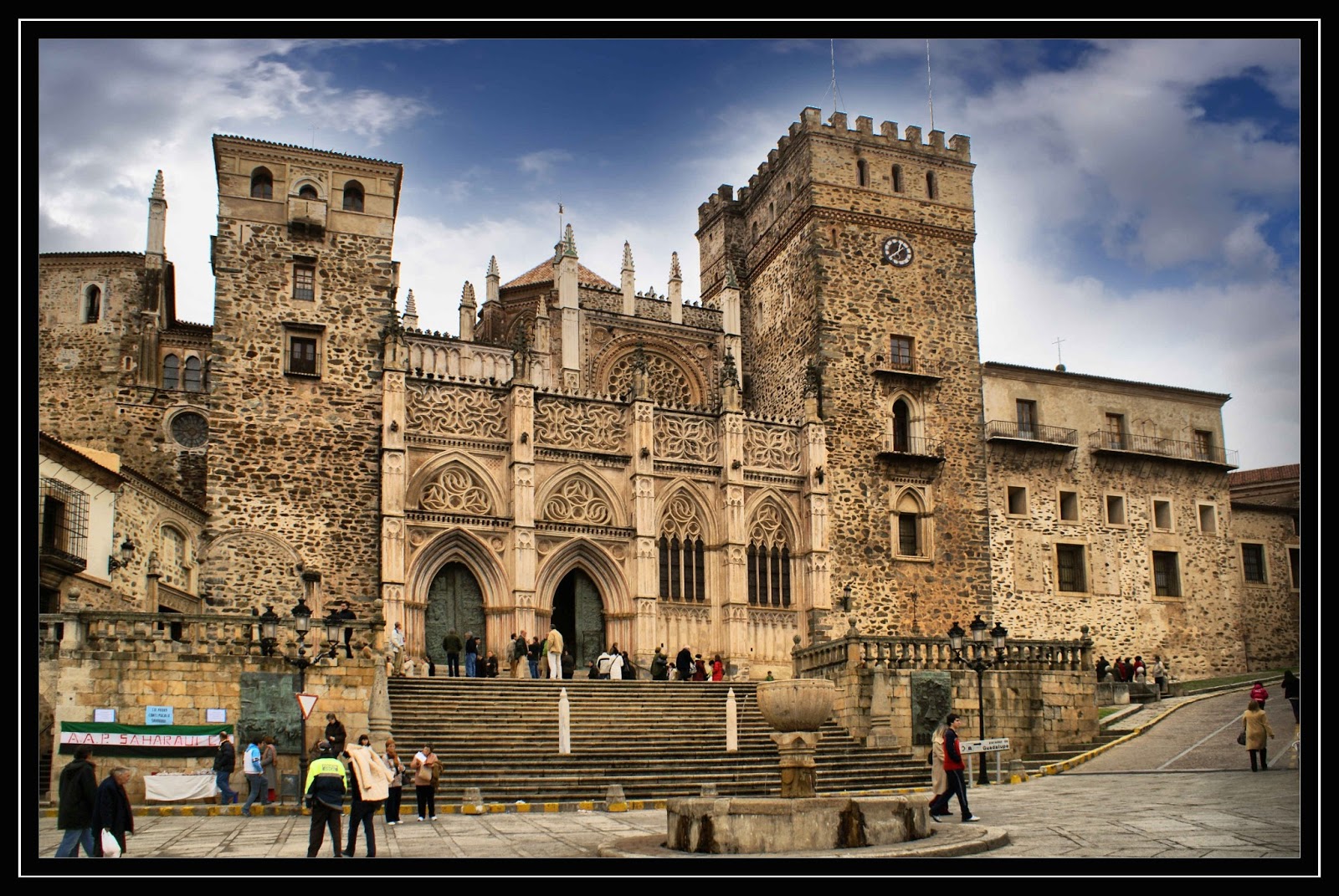 Monasterio_de_Guadalupe._C%C3%A1ceres..jpg