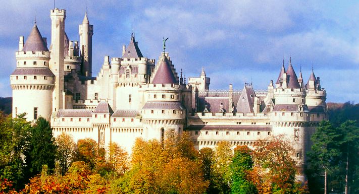 Castillo-de-Chateau-de-Pierrefonds-Napoleon-3.jpg