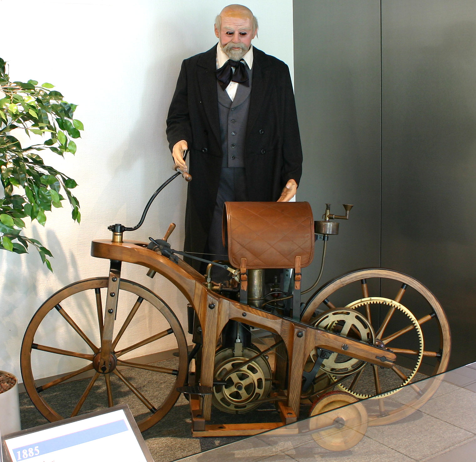 Daimler-1-motorcycle-1.jpg