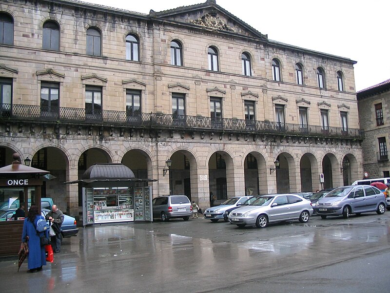 800px-Bergara-place.JPG