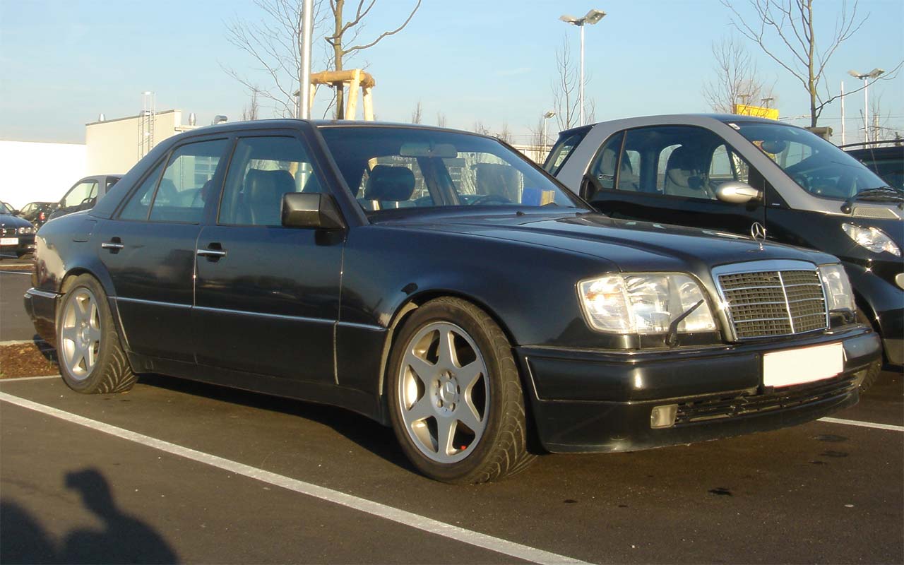 Mercedes_W124_E-Class.jpg