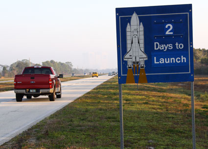 153212main_launchdaysign2daysx425.jpg