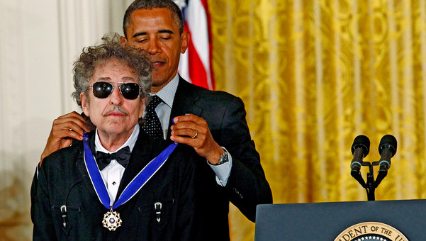 Obama-premia-a-Dylan_54301842945_53699622600_601_341.jpg