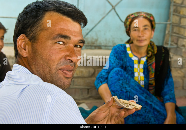 turkmen-man-and-woman-in-mary-turkmenistan-bctpc0.jpg