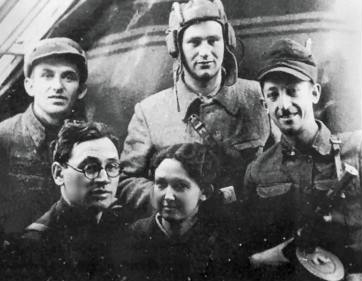 1943_Belorussia_Jewish_resistance_group.jpg