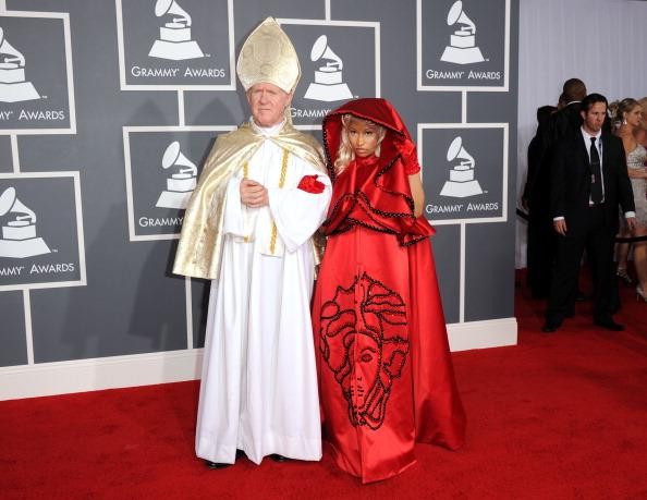 nicki+and+mock+pope.jpg