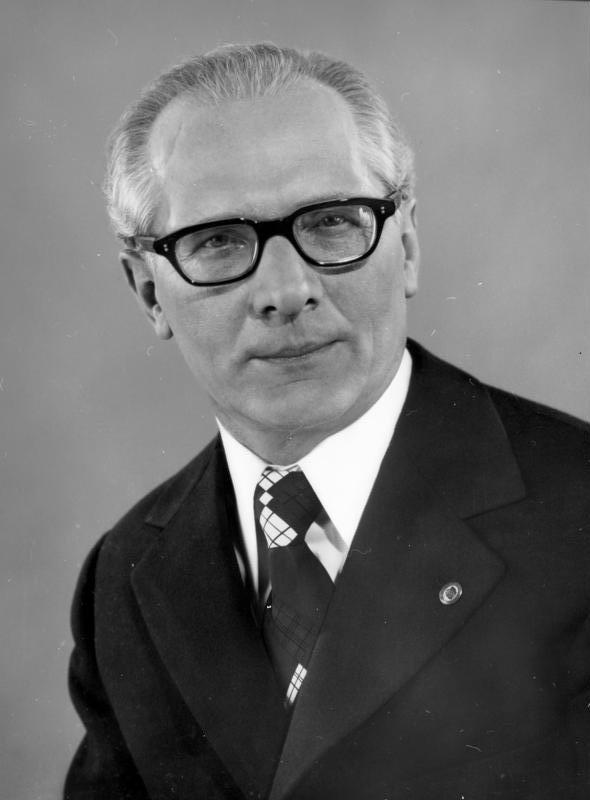 Bundesarchiv_Bild_183-R0518-182,_Erich_Honecker.jpg