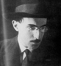 200px-216_2310-Fernando-Pessoa.jpg