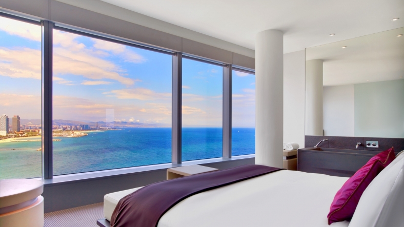 who3183gr-169618-Spectacular-Suite-Bedroom-Views.jpg