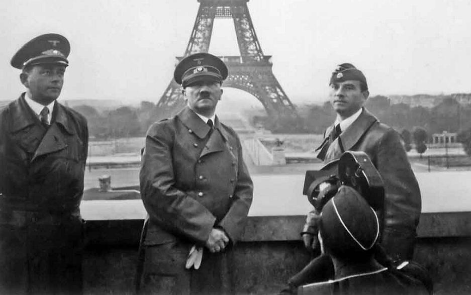 Copia%2Bde%2BAdolf_Hitler_in_Paris_1940.jpg