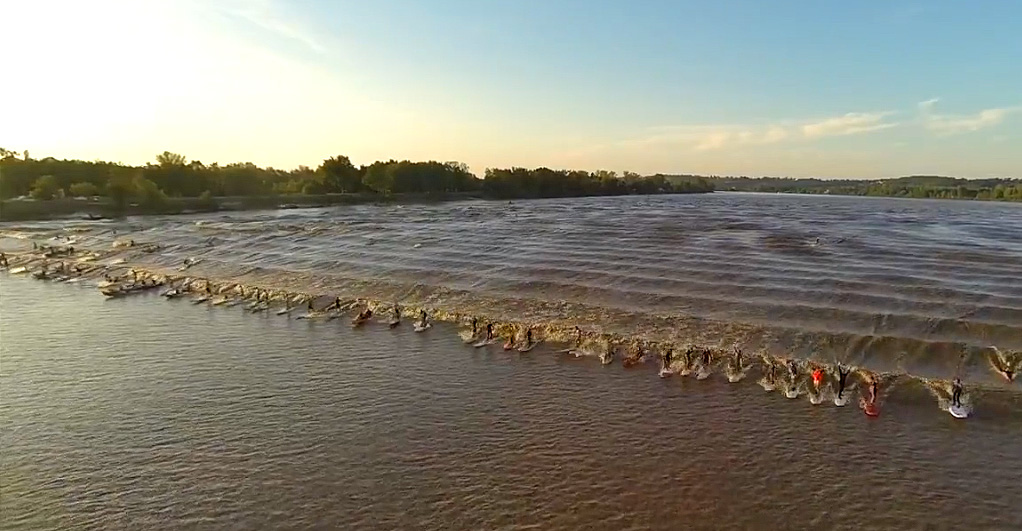 French-Tidal-Bore-stand-up-paddling-gironde.jpg