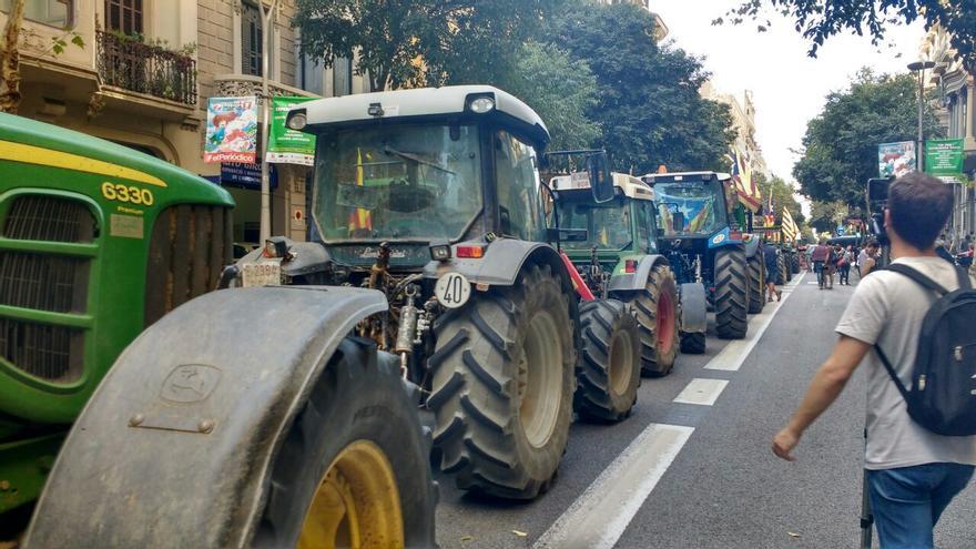 tractores-calles-Barcelona-viernes_EDIIMA20170929_0225_4.jpg