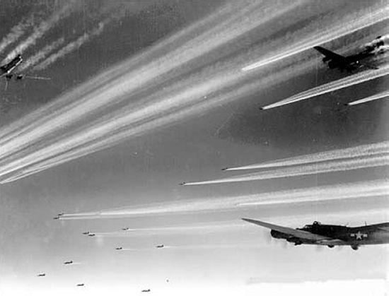 b17-contrails.jpg