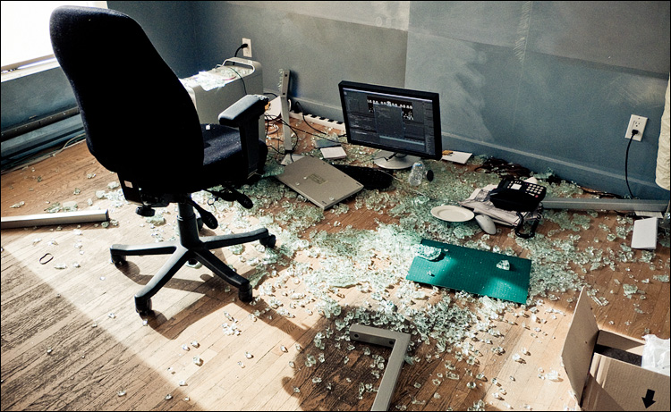 optix_broken_glass_table_01.jpg