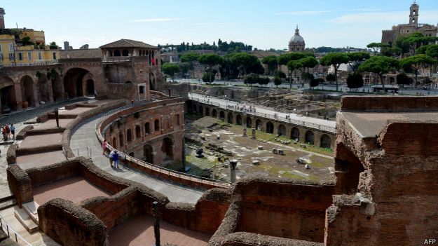 140925153150_sp_trajan_market_624x351_afp.jpg