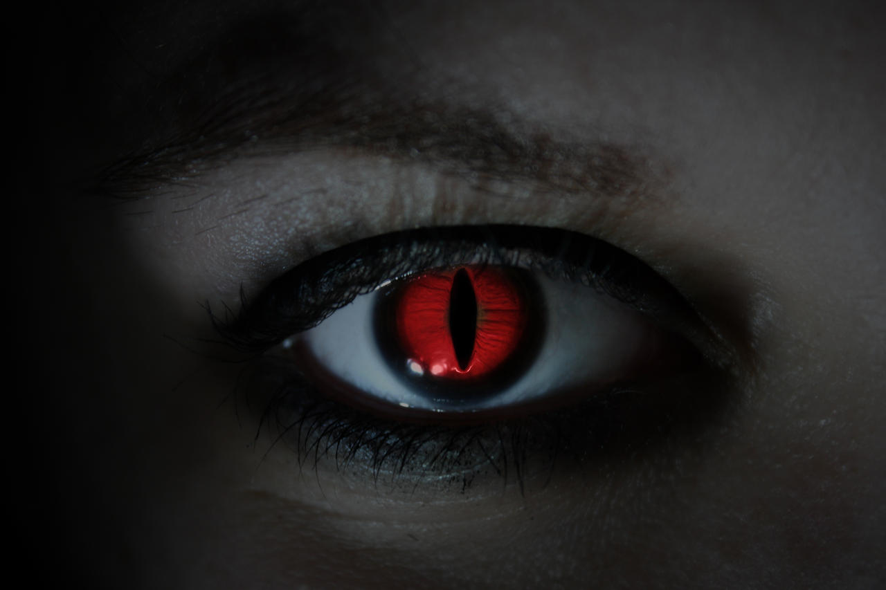 Red_Devil_Eye_by_GhOstXFX.jpg