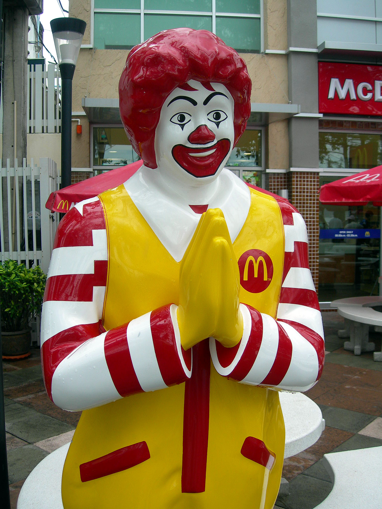 sawasdee_ronald_001.jpg