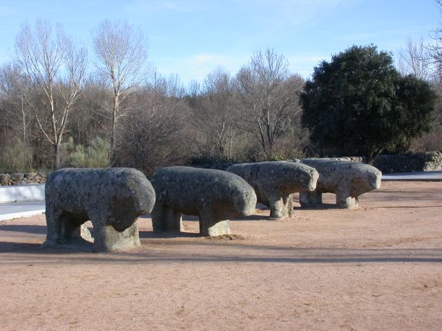 48719-san-martin-de-valdeiglesias-toros-de-guisando.jpg