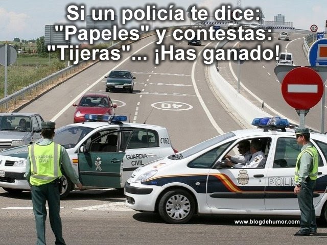 policia-papeles-tijeras.jpg