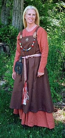 womans_viking_clothes.jpg