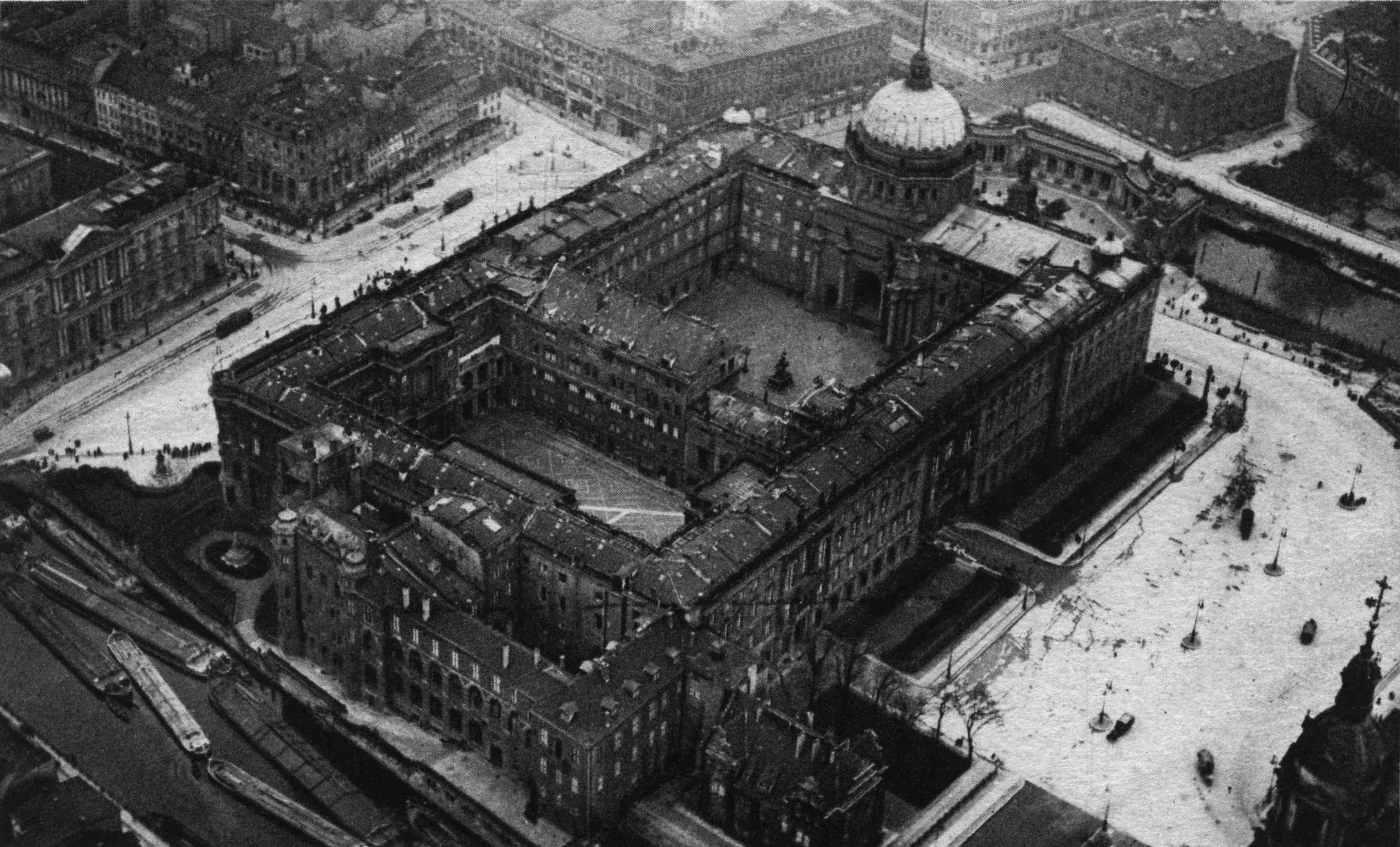 Berlin_Stadtschloss_Luftaufnahme.jpg