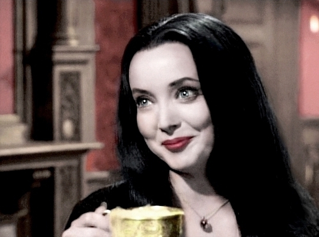 568-morticia-addams-15195957-622-463.jpg