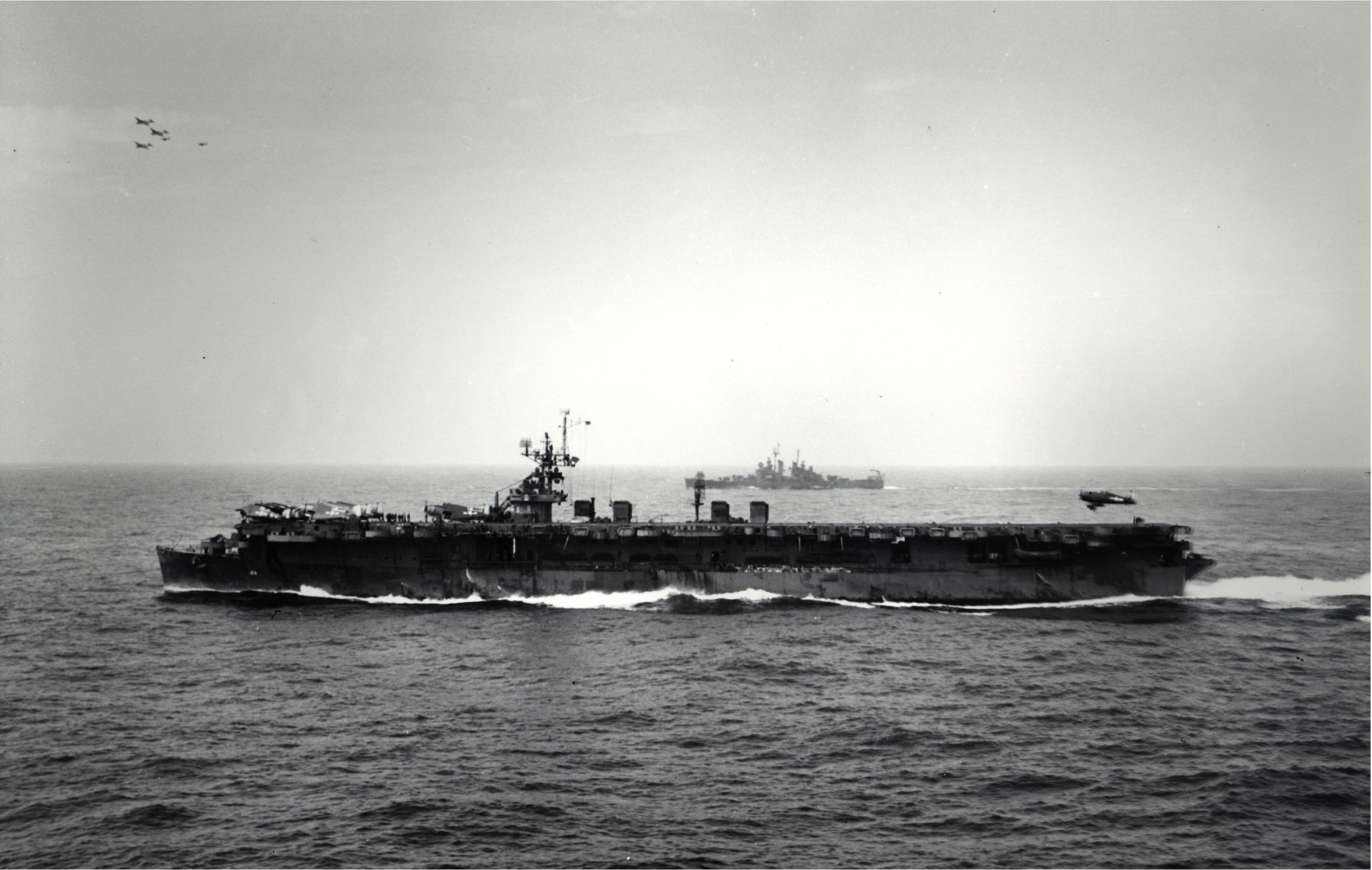 USS_Cabot_CVL-28_F6F_landing_1944.jpg